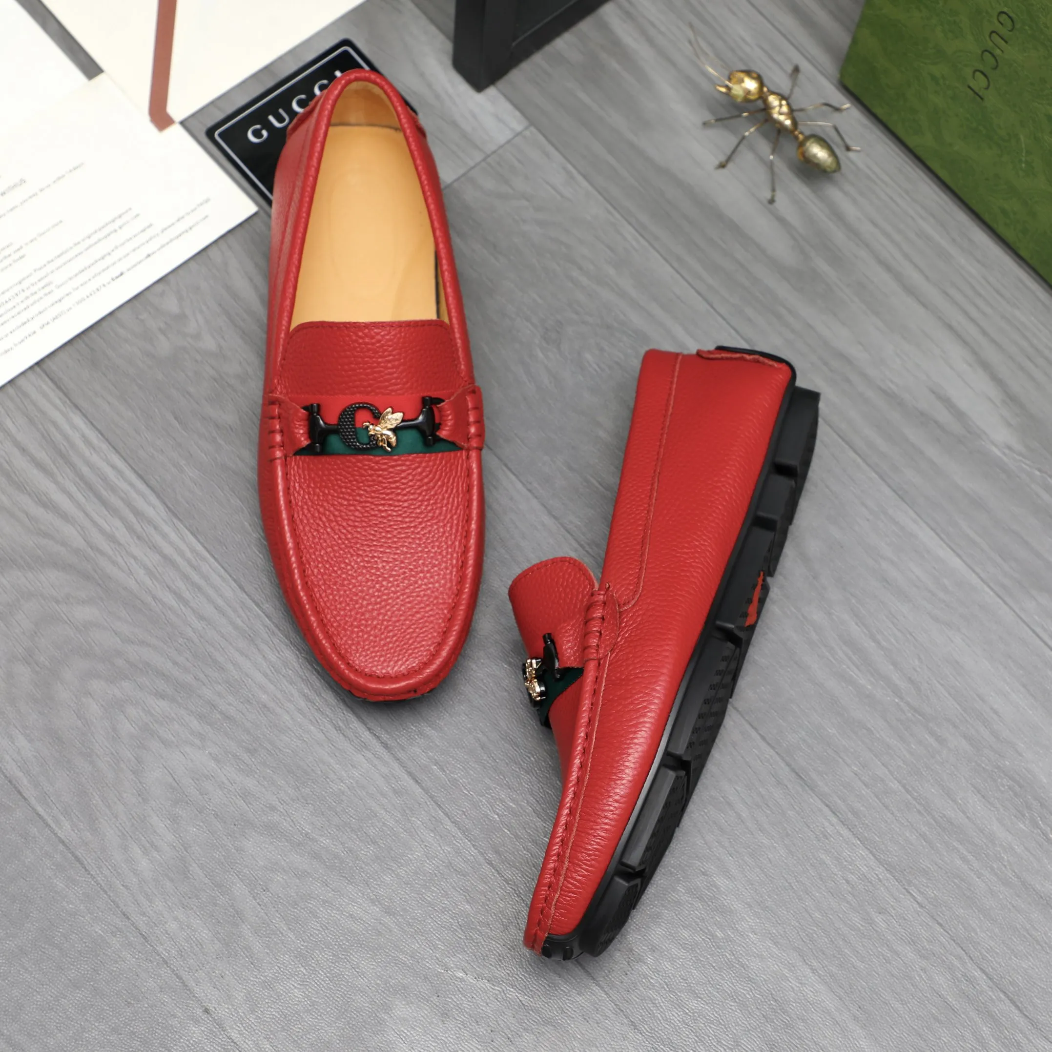 Men's shoes 💰360 Product trademark: GUCCI "Gucci" casual slip-on men's shoes Regular size: 38-45 Product materials: Selected pebbled cowhide upper, pigskin lining, rubber outsole